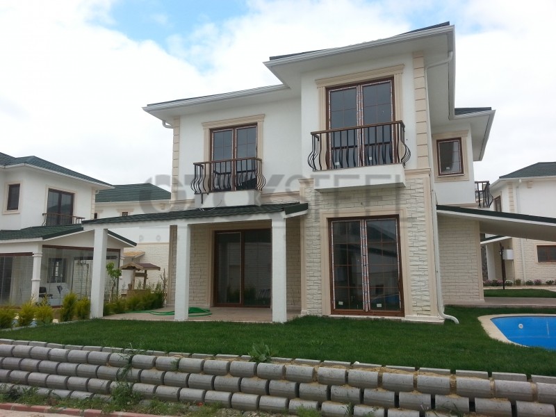 Deep Blue Steel Houses Montagephase